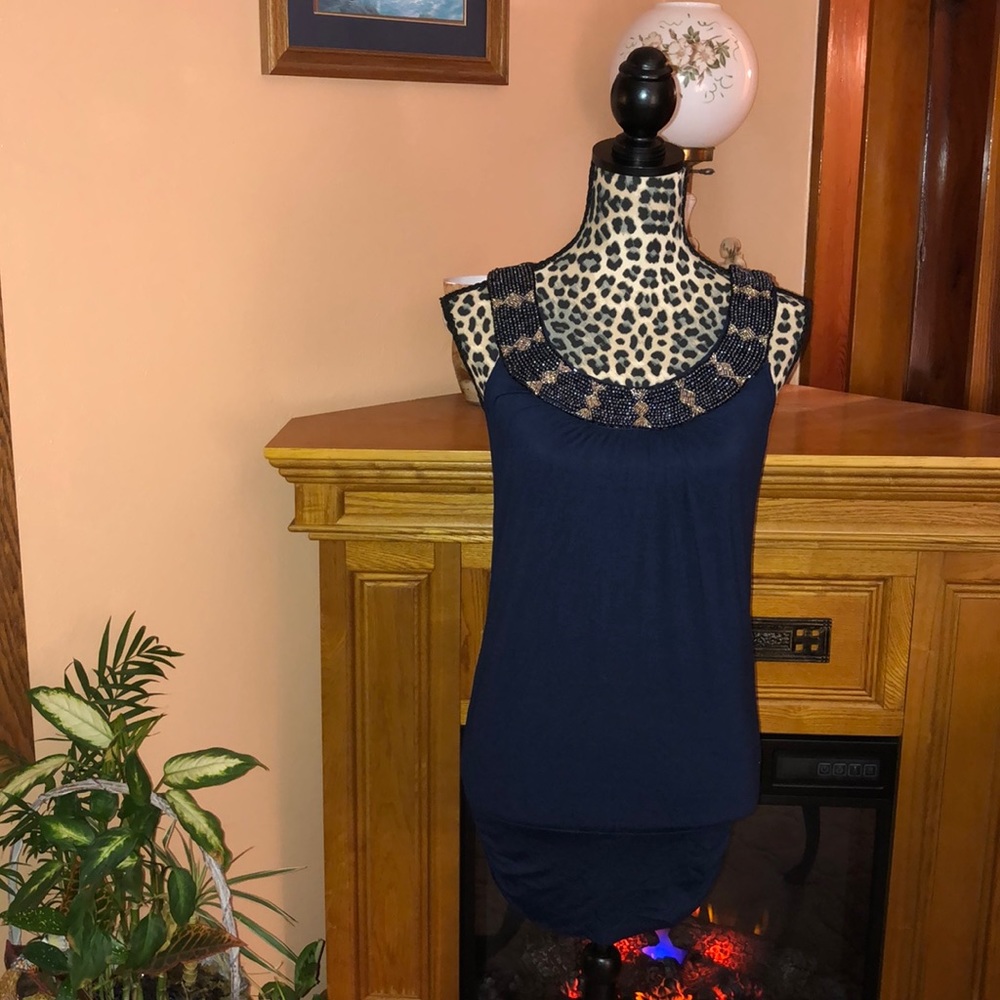 Lipstick boutique tank top
